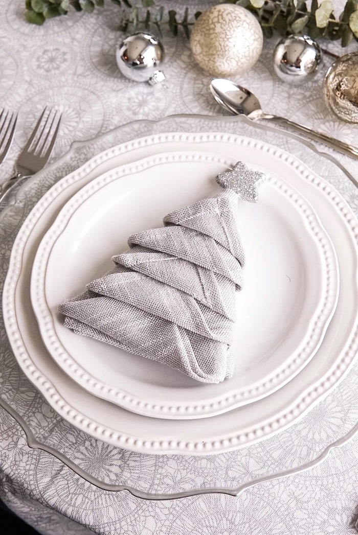 How To Make A Christmas Tree Napkin Fold. Elegant Christmas napkin folding idea. easy napkin fold. beautiful holiday table decor. Christmas tablescape and table setting ideas.