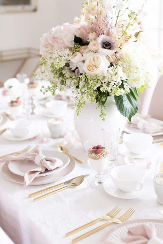 Bow Napkin fold Instructions - Mother's Day Table Decor ideas.
