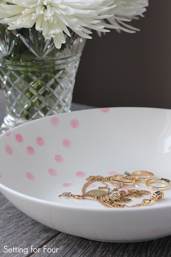 How to make an easy Kate Spade inspired Confetti Patterned Bowl! Great DIY decor project to organize and store keys, jewelry, odds and ends! See the tutorial at www.settingforfour.com