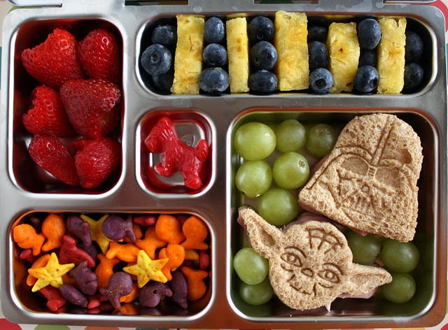 Star Wars Bento Box Idea - Fun Back To School Lunch Idea For Kids. Kids After School Snack Ideas. For busy moms and dads! Recipes.
