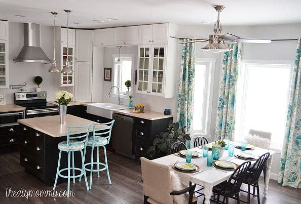 See these 22 Chic Decor Ideas in Black! | www.settingforfour.com