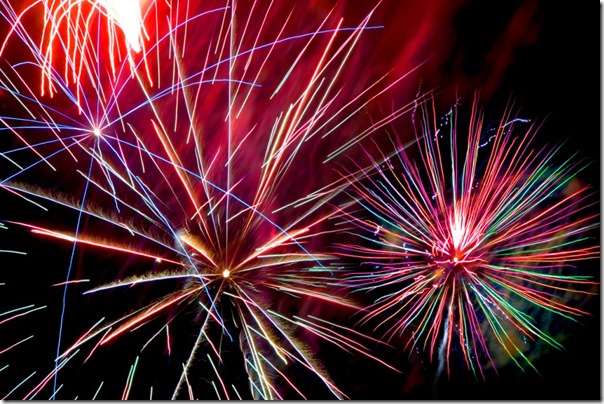 10 plus Tips - How to Photograph Fireworks with a camera and iPhone! Photographing Fireworks can be extremely difficult! They can often turn out blurry and under or over exposed. Here are 10 plus helpful phtography tips so that we can all take beautiful firework photos for New Year's Eve and other Holidays! 