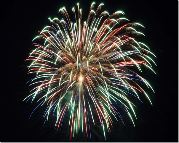 10 plus Tips - How to Photograph Fireworks with a camera and iPhone! Photographing Fireworks can be extremely difficult! They can often turn out blurry and under or over exposed. Here are 10 plus helpful phtography tips so that we can all take beautiful firework photos for New Year's Eve and other Holidays! 