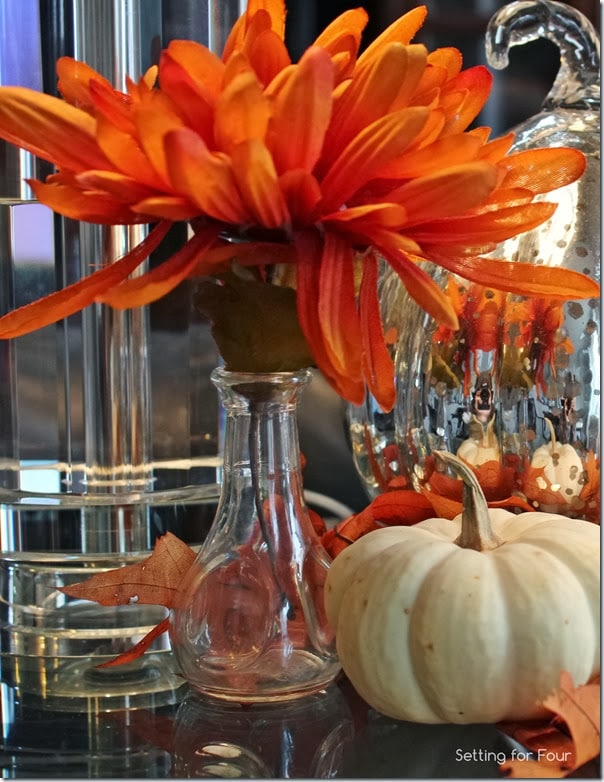 How to Decorate a Fall Vignette with pops of color and fall icons! How to Decorate a Fall Vignette with pops of color and fall icons!