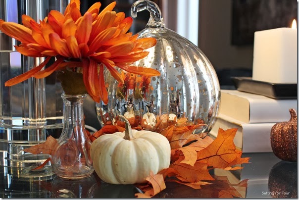Gorgeous Fall Vignette with mums and pumpkins Gorgeous Fall Vignette with mums and pumpkins