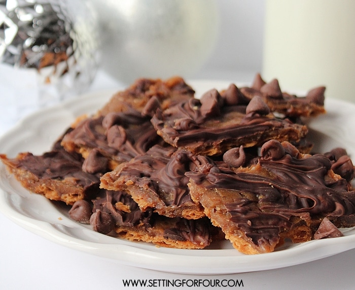 What a delicious and quick to make sweet treat recipe for Saltine Chocolate Toffee Bark Candy! Great DIY food gift and Santa Snack idea! www.setttingforfour.com