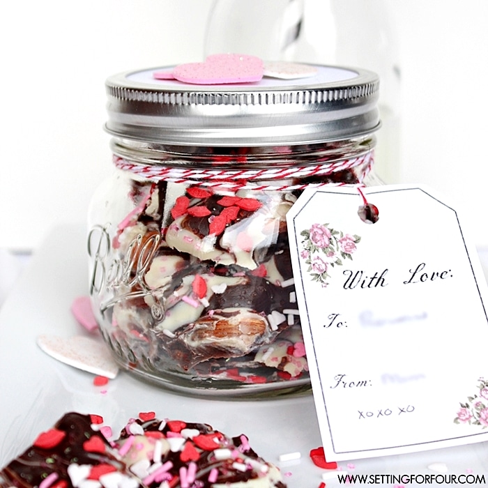 Easy to make DIY Valentine's Day gift! Chocolate Bark in a Mason Jar with FREE vintage blossom printable gift tag! #dessert #food #recipe #valentinesday #diy #love #gift #printable #gifttags #masonjars