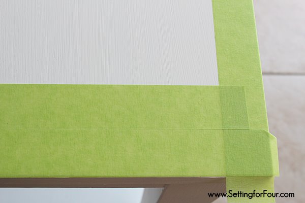 What a clever trick! How to Paint a perfect stripe border on a table top - without measuring! www.settingforfour.com