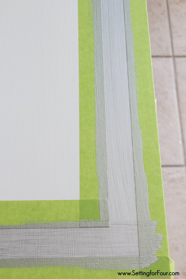 What a clever trick! How to Paint a perfect stripe border on a table top - without measuring! www.settingforfour.com