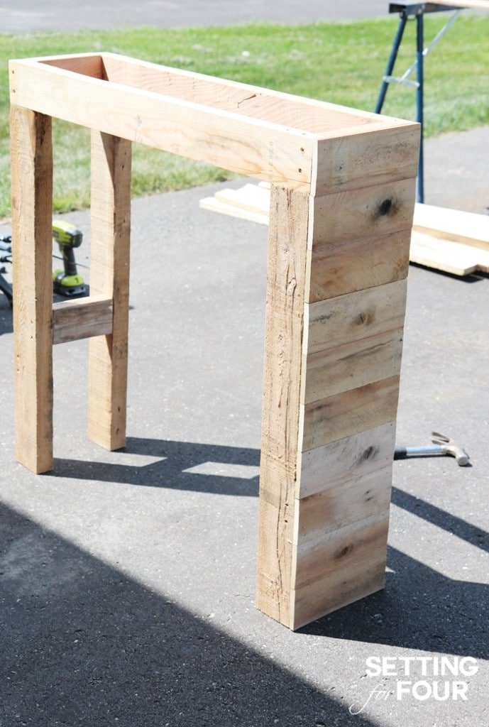 DIY Pallet Bar Instructions to Make! Setting For Four Interiors