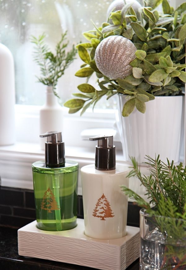 10 Minute Christmas Centerpiece Tray Guest Worthy And