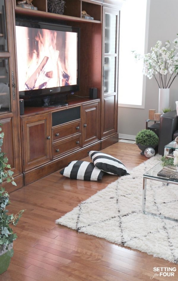 5 TIPS TO DECORATE ACCENT TABLES LIKE A PRO! Setting For Four Interiors