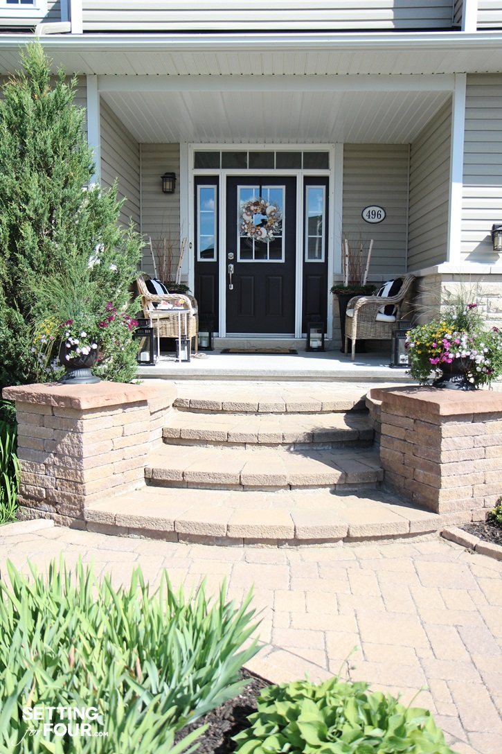 See this summer home tour filled with lots of beach style decorating ideas - like this shell front door wreath!