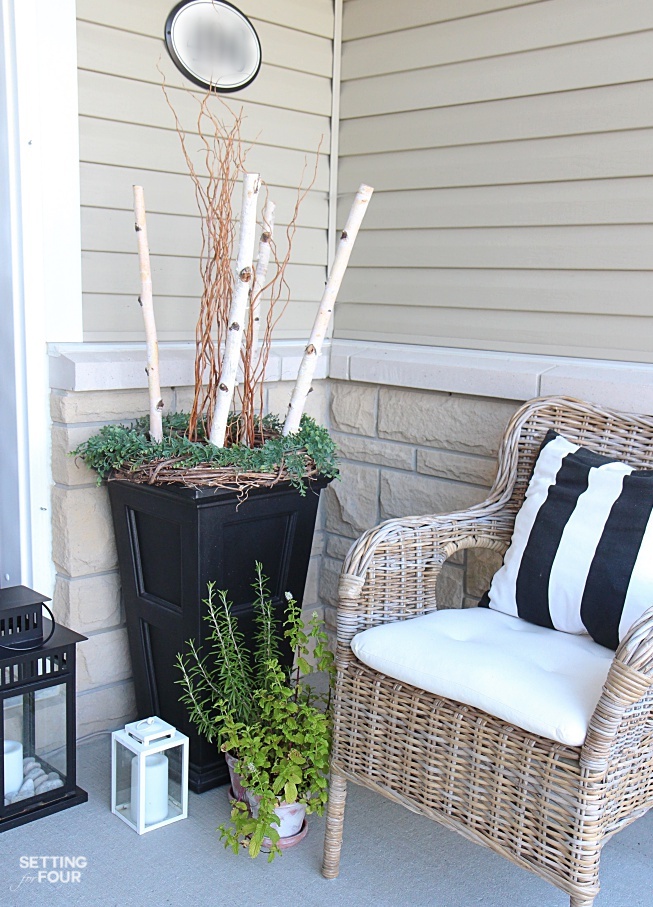 Get these beautiful Summer curb appeal ideas and PORCH DECOR tips - including plants, urns, seating, lanterns and decorative accents.