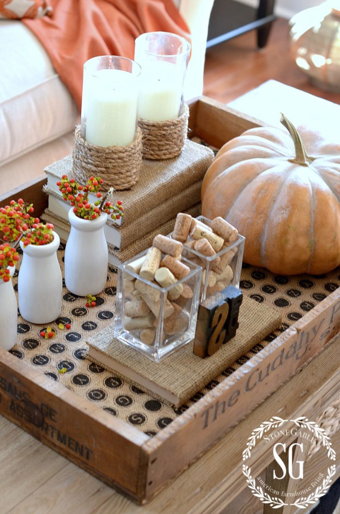 5 Tips for Creating A Beautiful Fall Centerpiece: See all 7 Stunning Fall Centerpiece Ideas to decorate your home for autumn! 7 beautiful easy to make centerpiece ideas using pumpkins, gourds, feathers and fall leaves for your dining table, end table and coffee table! 