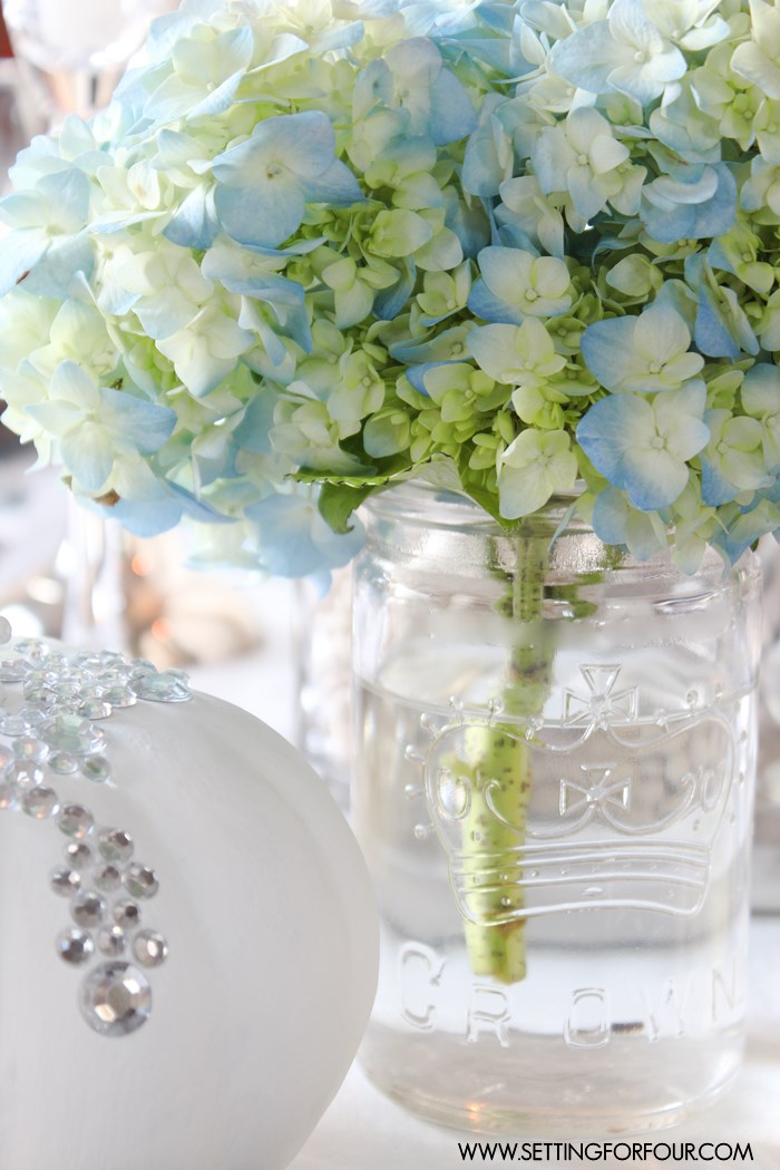 Blue Hydrangeas in a vintage mason jar - quick and easy centerpiece idea!