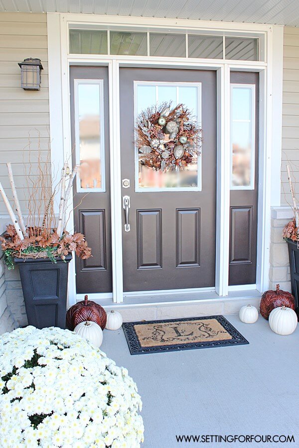 How to Decorate your front porch or entryway for fall - see the step by instructions and ideas to add curb appeal to your home for autumn!