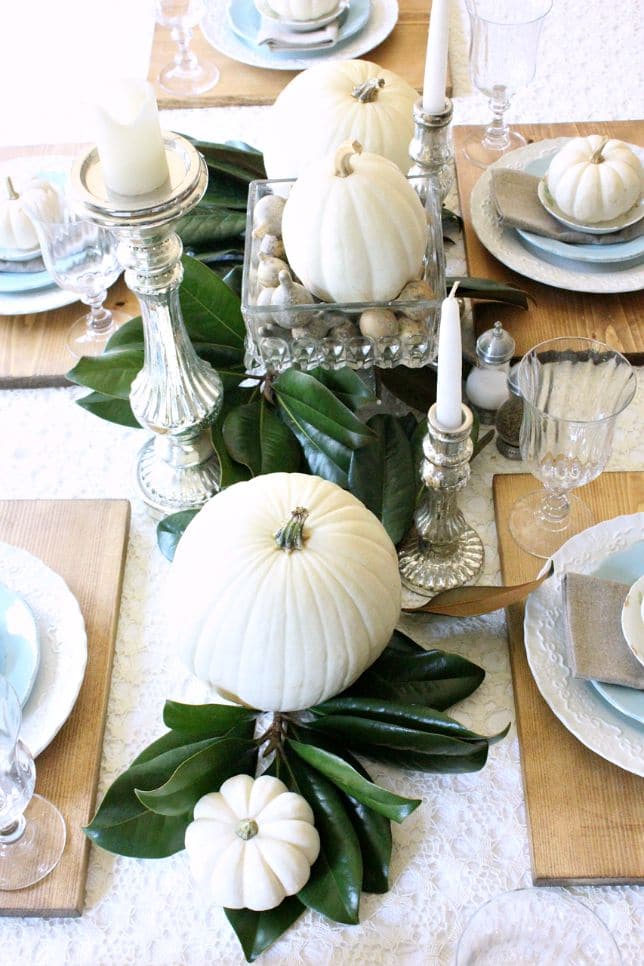 A Simple Natural Fall Centerpiece: See all 7 Stunning Fall Centerpiece Ideas to decorate your home for autumn! 7 beautiful easy to make centerpiece ideas using pumpkins, gourds, feathers and fall leaves for your dining table, end table and coffee table! 