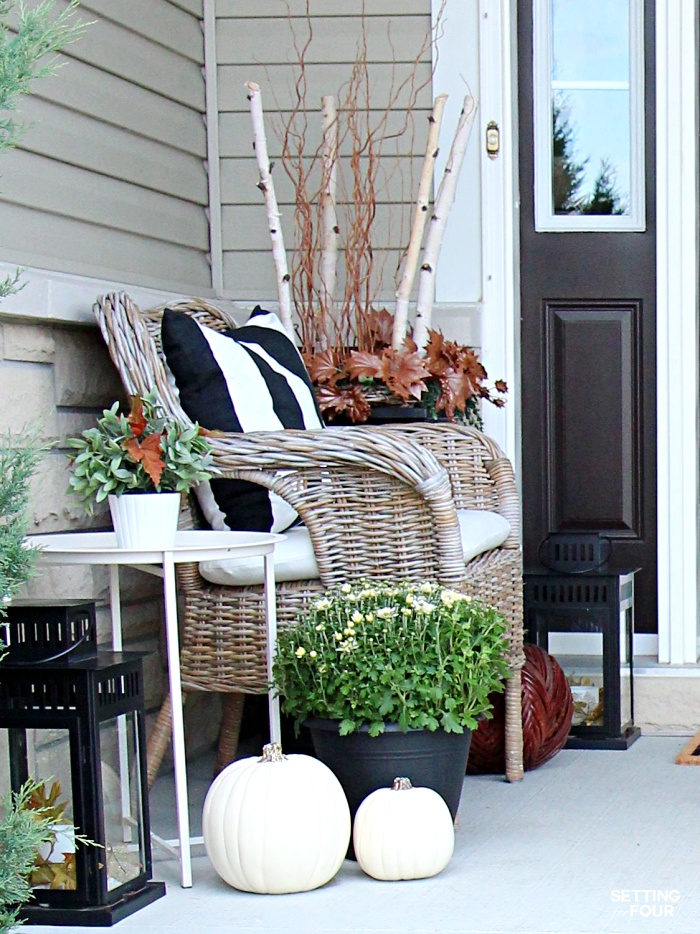 Welcome to my Fall Home Tour Part 2 - my Fall Front Porch! See my Fall porch seating area.