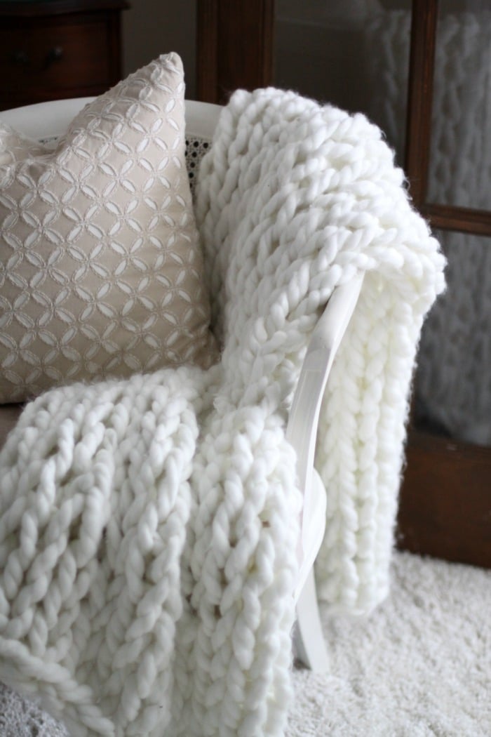 DIY arm knit throw using chunky yarn