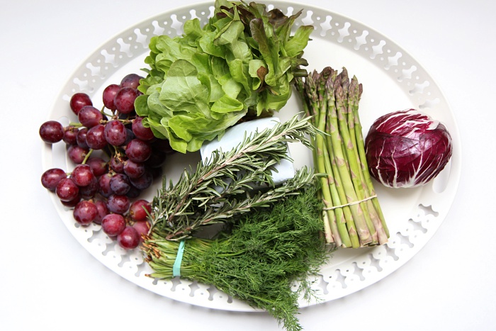 Easy entertaining idea - make a quick centerpiece using fresh herbs, vegetables and fruit!