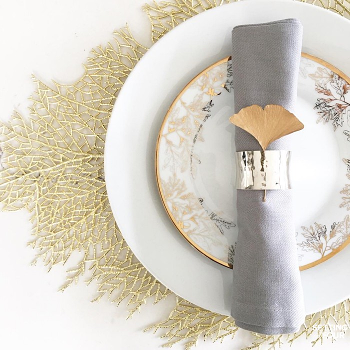 Metallic Gold Branch Placemats - gorgeous! Easy Thanksgiving place setting ideas. #easy #thanksgiving #placesetting #tablescape #decorideas #branch #placemats