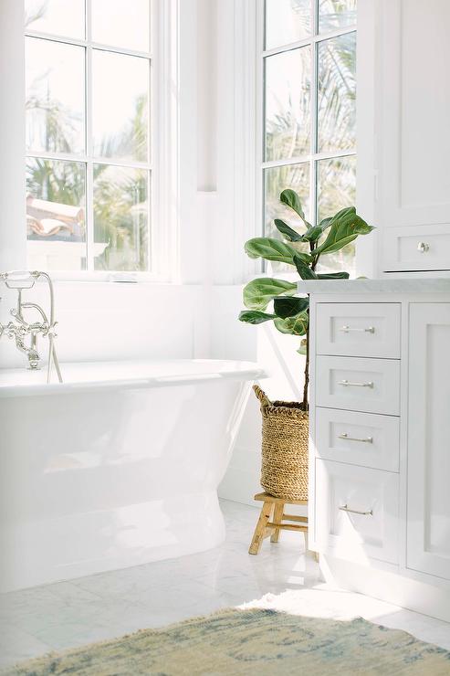 The BEST artificial fiddle leaf fig trees and how to decorate your home with them! 