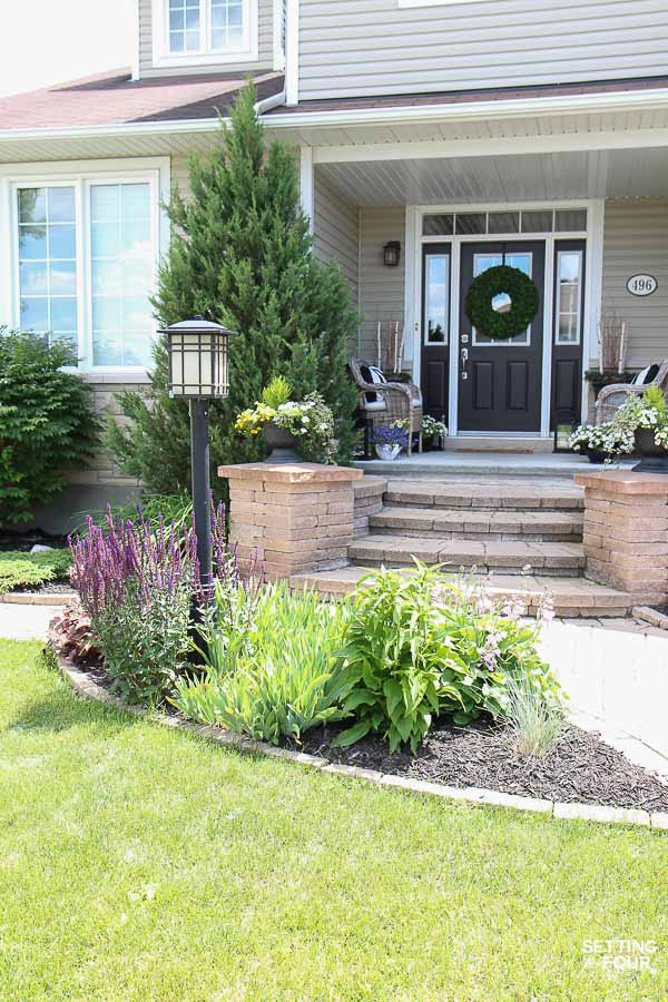 How to camouflage a lamp post in the front yard! See the plants and flowers that will help blend a lamp post into the look of your home.