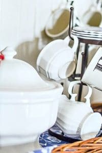 An Elegant Kitchen Coffee Bar Idea for Fall
