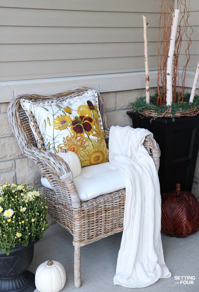 Looking for new ideas to decorate your front porch for Fall? Come see my COZY RUSTIC FALL PORCH Decor with lots of DIY home decor ideas to add beautiful curb appeal to your home! Easy fall decorating ideas for using pumpkin decorations, fall planters, mums, fall wreath, lanterns and more. See all the porch decorating tips!