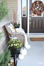 Looking for new ideas to decorate your front porch for Fall? Come see my COZY RUSTIC FALL PORCH Decor with lots of DIY home decor ideas to add beautiful curb appeal to your home! Easy fall decorating ideas for using pumpkin decorations, fall planters, mums, fall wreath, lanterns and more. See all the porch decorating tips!