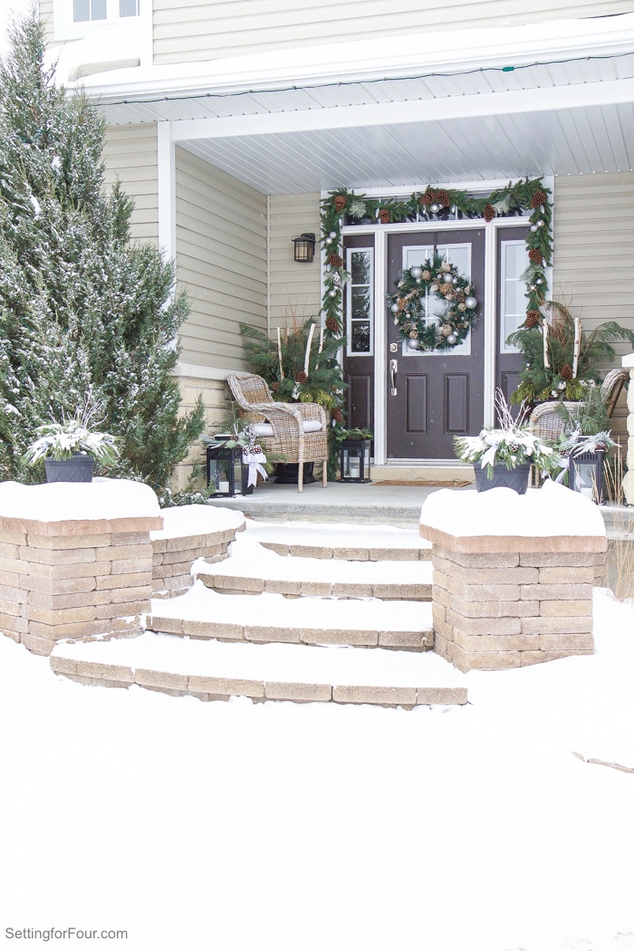 Christmas Porch Decor ideas and holiday home tour! Get lots of home decor inspiration and decorating tips!