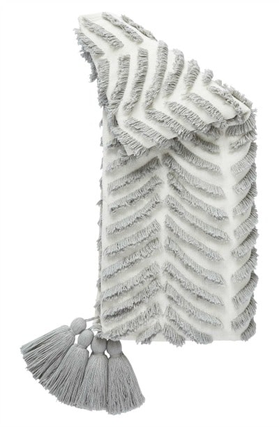 Beautiful home decor idea! This is such a cozy Tassel Throw Blanket in gorgeous gray and white!