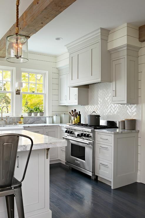 Looking to update your home? Herringbone tile and floors are a big 2018 home trend. See all 10 design and decor trends and learn how to add them to your home!