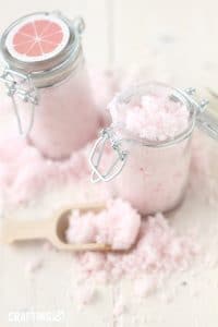 26 DIY Sugar Scrubs to Hydrate Your Skin: DIY Sugar scrubs are an obsession of mine! I just love their decadent scents and how wonderful they exfoliate and moisturize dry skin! Plus they are so inexpensive and easy to make. I've rounded up 26 Amazing DIY sugar scrubs here - I hope you like them as much as I do. I want to make them all for myself and for gifts!