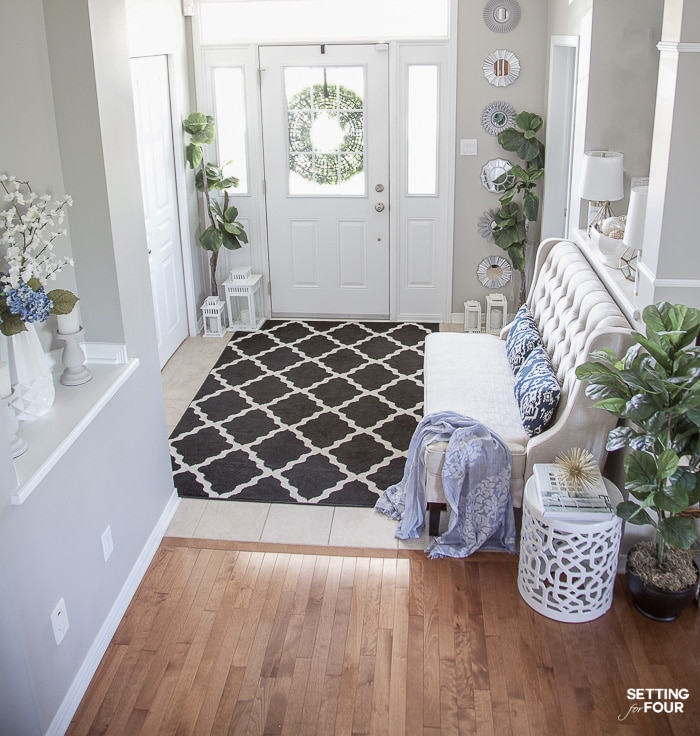 Summer decor ideas for your entryway. #summer #hometour #decor #entryway #decorideas