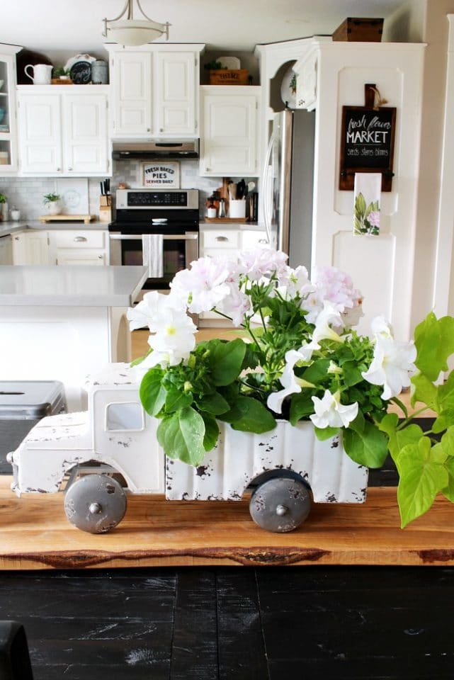 See 30 Gorgeous Summer Home Tours including this one & Summer Decor Ideas! You'll find lots of fun summer decorating inspiration for your home, indoors and outdoors. Go through all the tours and make a list of what you'd like to add to your home to-decorate wish list! #summer #decor #decorideas #hometour #interiordesign #homedecor