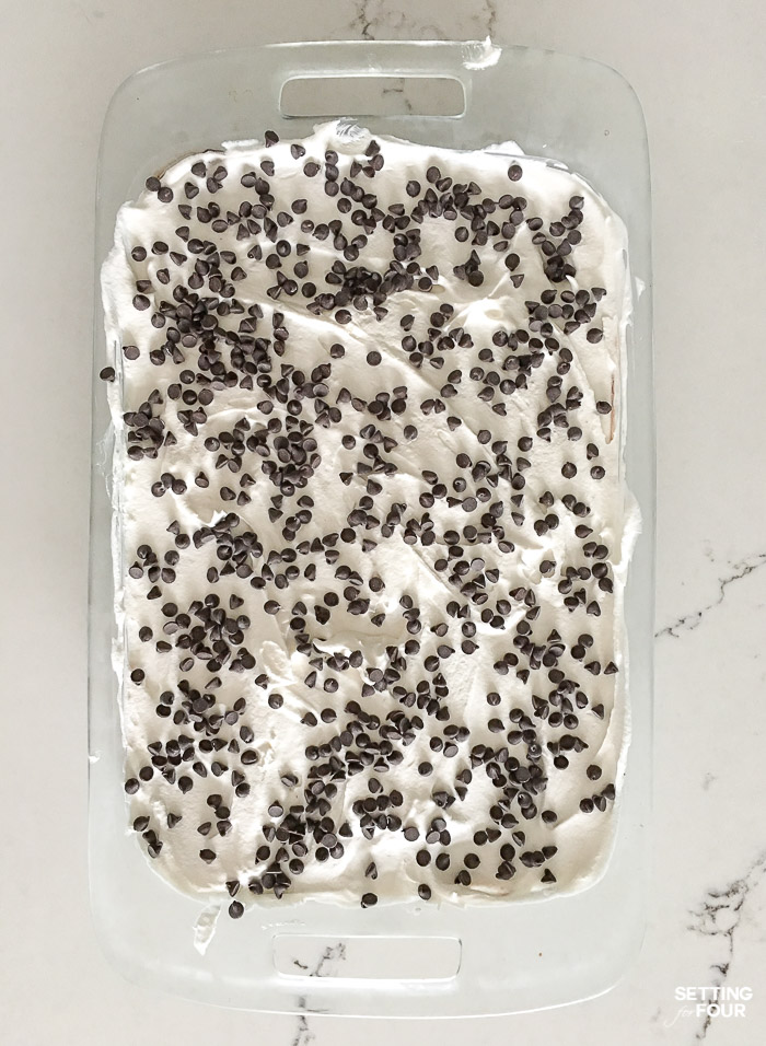 Quick No Bake Cheesecake Dessert Recipe, easy chocolate dessert  hat can be frozen ahead! simple,  make ahead, potluck, party recipe, no bake, cheesecake, chocolate cake, food, entertaining idea, layered cake, sweet treat, chocolate chips, oreo cookies, chocolate pudding, holiday recipe, make at home olive garden recipe 