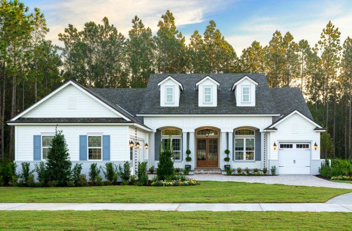 12 Curb Appeal Design Elements & Porch Decor Tips #curbappeal #decor #porch #design #siding #decorideas #JamesHardieInspired