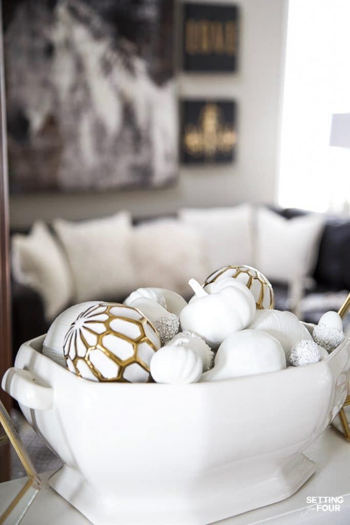 Neutral Glam Fall Entryway & fall centerpiece idea.