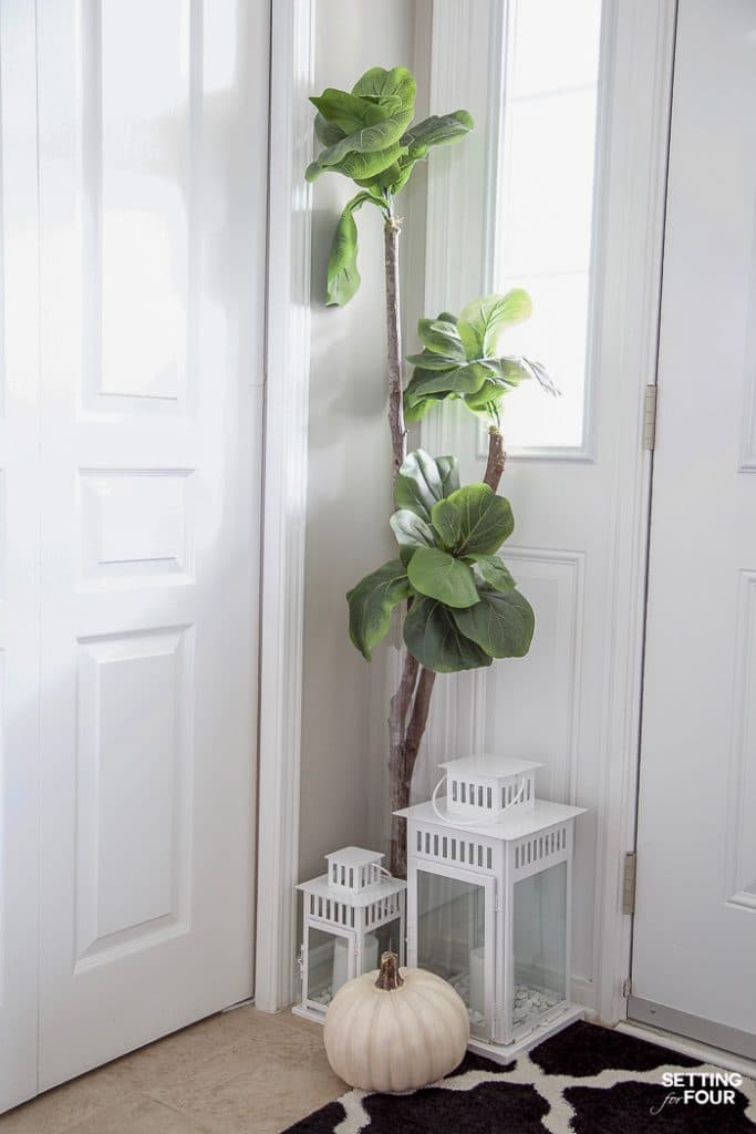 Neutral Glam Fall Entryway & Family Room decor ideas. #neutral #glam #elegant #fall #foyer #entryway #familyroom #decor #design #home