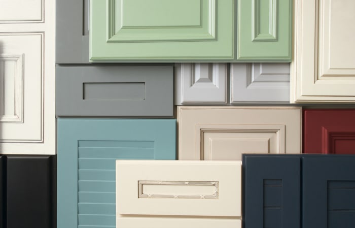 Your Guide to Choosing Cabinets For Your Kitchen & Bathroom. 8 important things to consider. #cabinet #kitchen #bathroom #laundry #guide #free #decor #design #renovation #newhome #homeimprovement