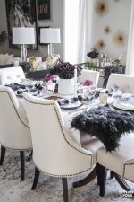 Easy Elegant Halloween Table Decorations & Centerpiece Idea. Glam Halloween table decor ideas. #halloween #decor #glam #decorideas #centerpiece #table #entertaining #party #simple