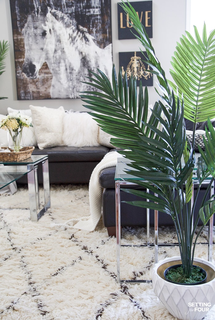 How to Style & Decorate With Artificial Flowers & Plants! Adding these natural looking faux plants and flowers will give your home a cozy, welcoming feel! #decor #decorideas #decorinspiration #artificial #faux #plants #flowers