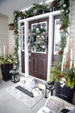 Christmas home decor ideas for the porch and living room! #christmas #christmasdecor #porch #livingroom #christmasporch #christmaslivingroom #decor