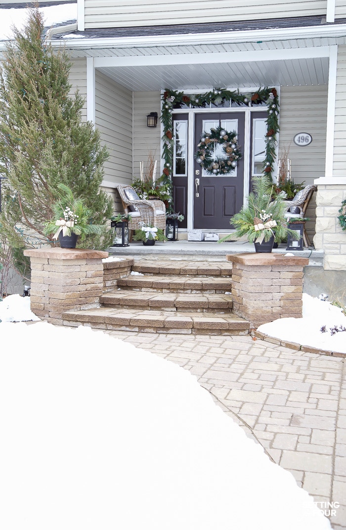 Christmas porch decor ideas. Garland, planters, wreath, lanterns and greenery. #christmasdecorations #christmasporchdecor #porchdecorations #garland #christmasplanters #christmaslanterns