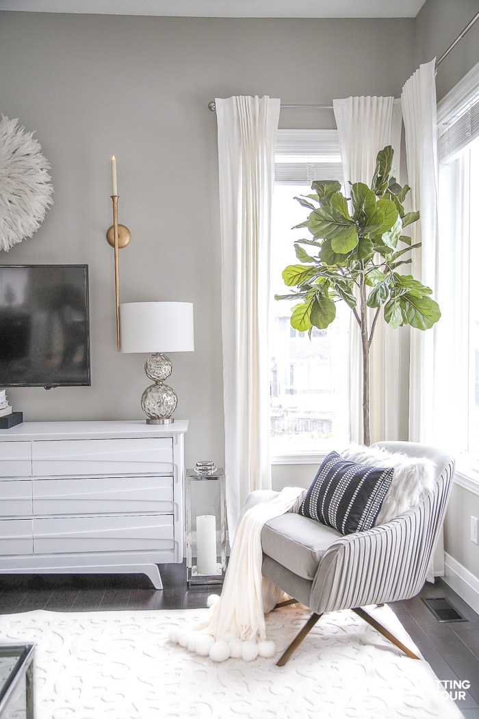 Living Room Makeover and design ideas - New TV Stand, Wall Art, Rug & Pillows! #roomdesign #roomideas #livingroom #swivelchair #furniture #seatingarea #nook #fiddleleaffig #fiddleleaffigtree