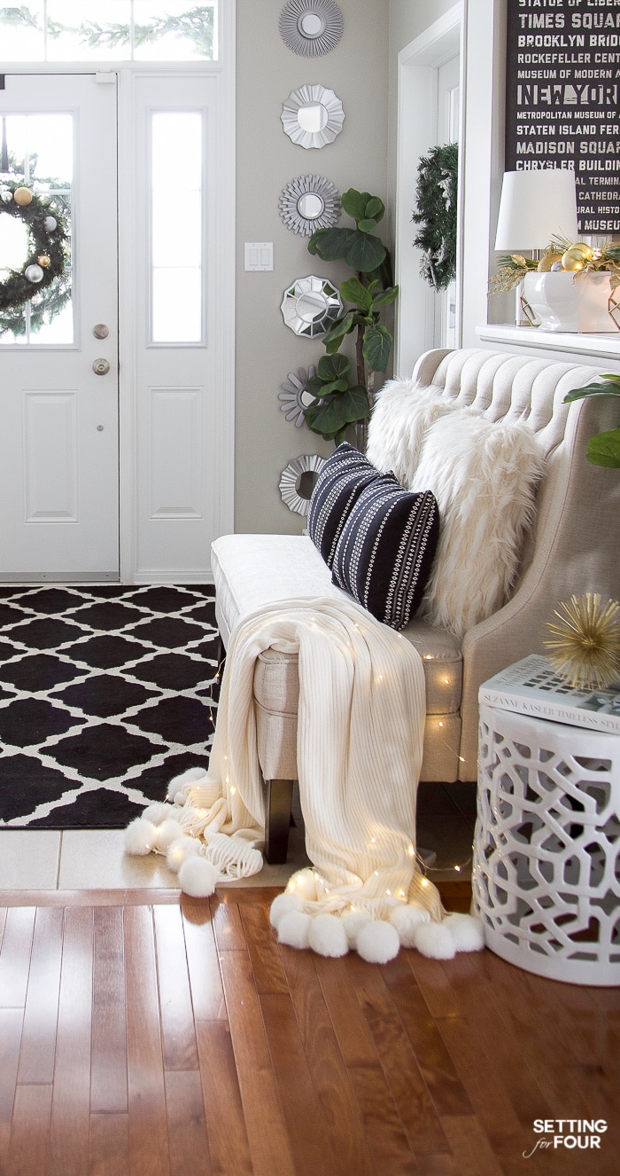 Christmas Foyer Bench Decor Ideas. #christmasdecor #entrywaybench #settee #pillows #throwblanket