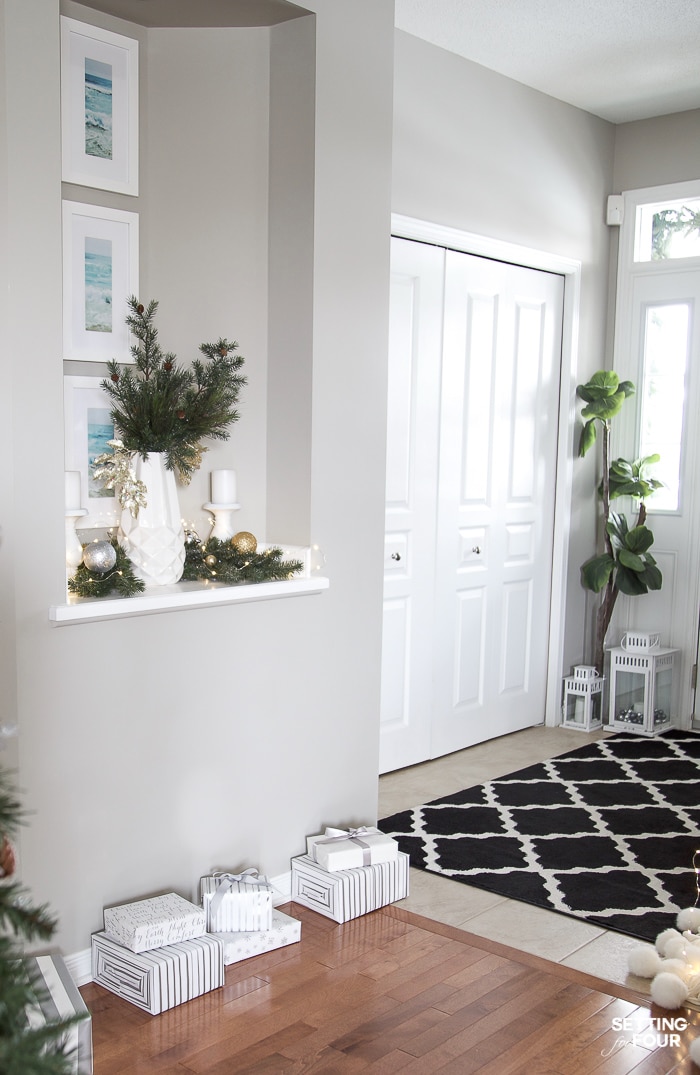 Christmas Entryway To Hallway Decor Ideas with garland, vase of greenery and ornaments. #hallway #entryway #transitionaldecor #wallniche #Christmasvase #christmasgarland