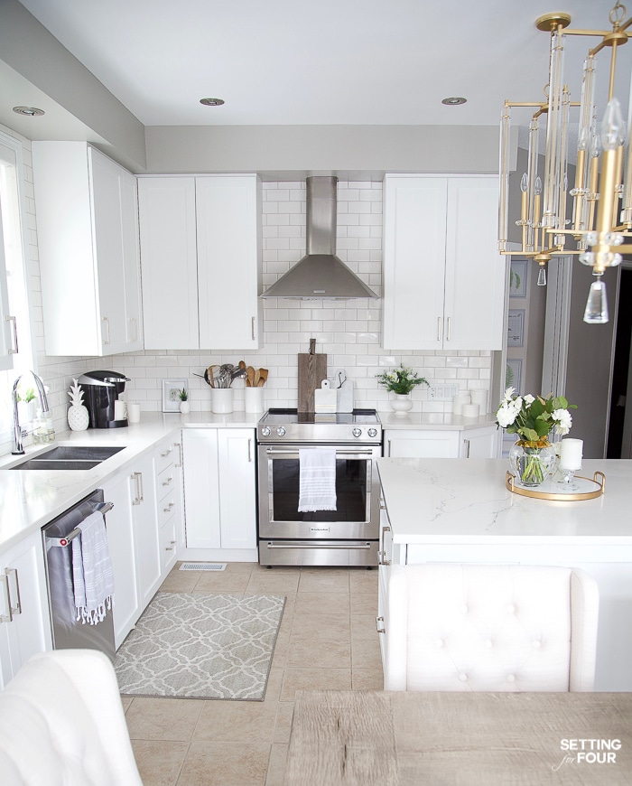 Neutral gloss white subway tile 3" x 6"size in kitchen behind stove. #kitchen #backsplash #ideas #modern #subway #tile #neutral 